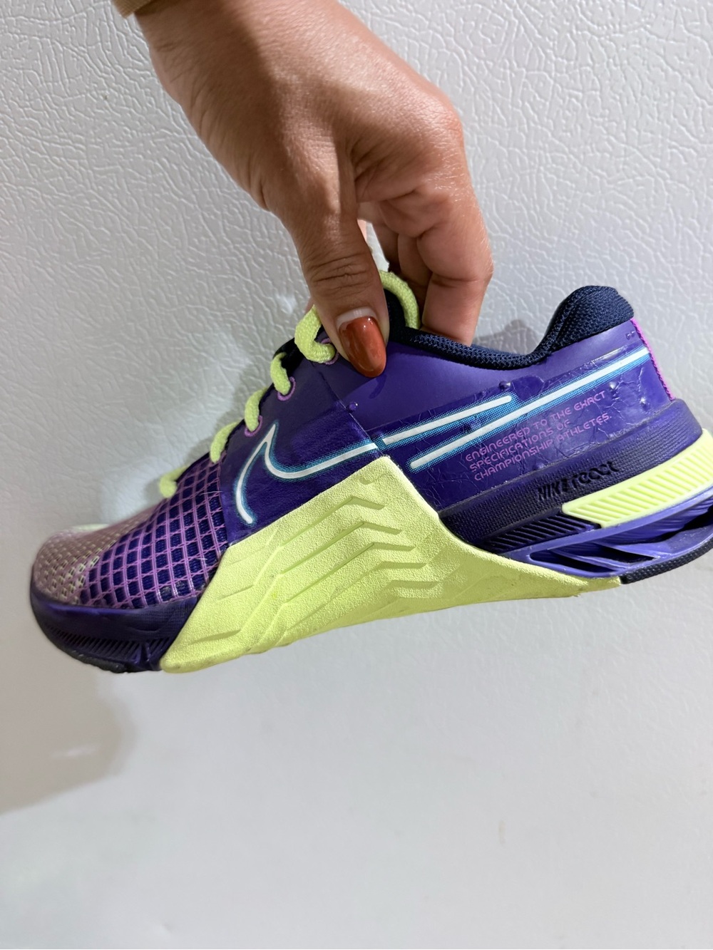 Nike Women’s Metcon 8 Training Shoes - Deep Purple/Volt Accent Size 6.5 - Picture 2 of 3